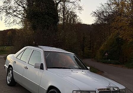 Mercedes-Benz E 200 W124 200 E Klassiker mit Stil