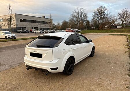 Ford Focus 1,8 White Magic