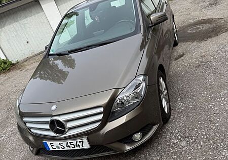 Mercedes-Benz B 180 -