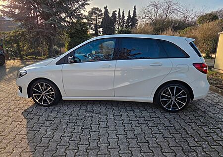 Mercedes-Benz B 220 B 220d Automat.,Night Paket,Panoramad.,Apple Car