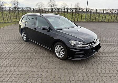 VW Golf Volkswagen 2.0 TDI SCR DSG 110kW R-Line Variant R-Line