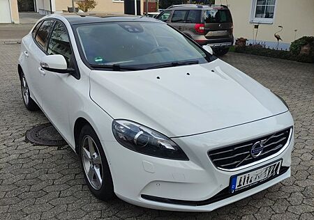 Volvo V40 D2 Powershift YOU-Panoramadach-Top gepflegt