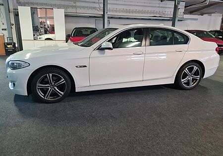 BMW 523i LEDER GLASDACH NAVI SHZ HUD TÜV 8/26