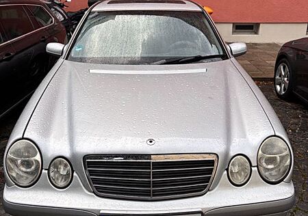 Mercedes-Benz E 200 KOMPRESSOR CLASSIC Classic