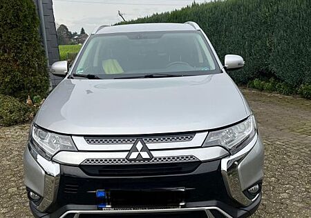 Mitsubishi Outlander 2.0 MIVEC Diamant Edition ClearTec...