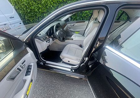 Mercedes-Benz E 200 BlueTEC AVANTGARDE