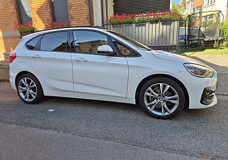 BMW 2er Active Tourer 220i Sport Line Pano AHK Navi Kame