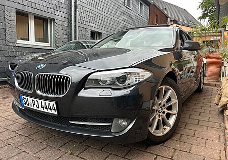 BMW 530d xDrive Touring Navi Pano Leder