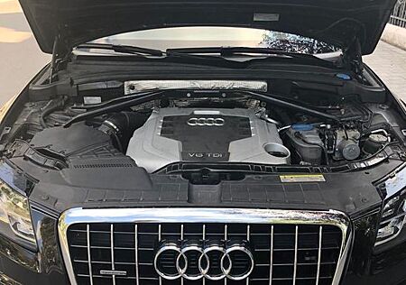 Audi Q5 3.0 TDI S tronic quattro -