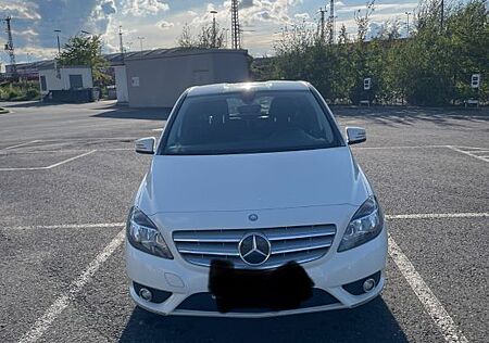 Mercedes-Benz B 180 -