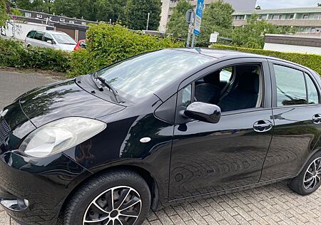 Toyota Yaris 1,0-l-VVT-i -TüV 07.2017 2Hand 152400km