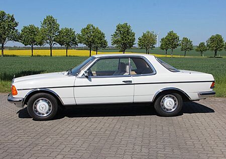 Mercedes-Benz 280 C - W 123 / C 123 / Coupé / Vergaser