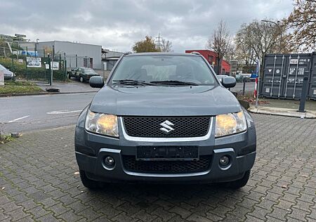 Suzuki Grand Vitara 1.9 DDIS Black and White