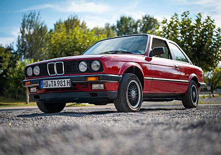 BMW 320i E30 Coupé