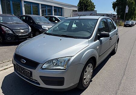 Ford Focus 1.6 Ghia Autom.*KLIMA*8-Fach Bereift*