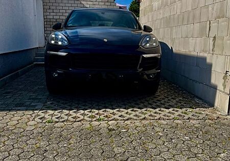 Porsche Cayenne - -