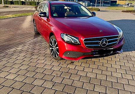 Mercedes-Benz E 300 de T Autom. Garantie