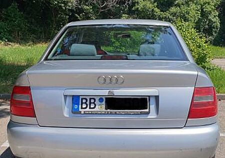 Audi A4 1.6 -
