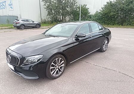 Mercedes-Benz E 220 d AVANTGARDE Autom. AHK, Panorama,