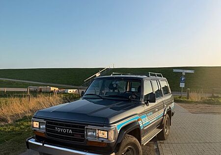 Toyota Land Cruiser HJ61 Turbo 4.0 / Teilrestauriert