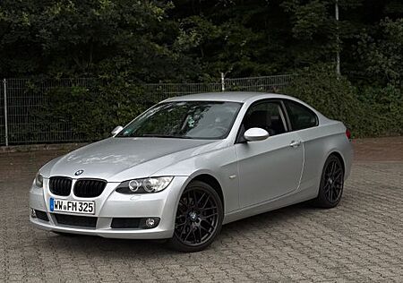 BMW 325i E92 Coupé 6zyl Gepflegter Zustand