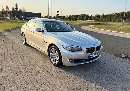 BMW 520 525d Scheckheft Automatik Xenon Schiebedach