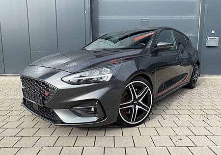 Ford Focus Lim. ST LED|ALCANTARA|SPURHALTEASSISTENT|