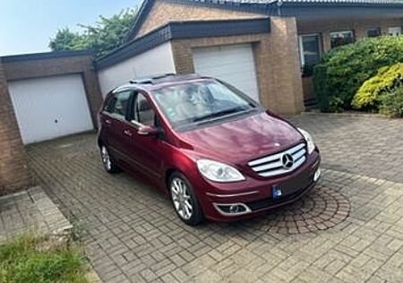 Mercedes-Benz B 200 -