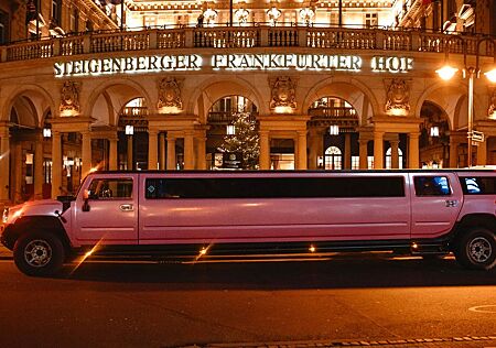 Hummer H2 Stretchlimousine Limousine Limo in Pink Party