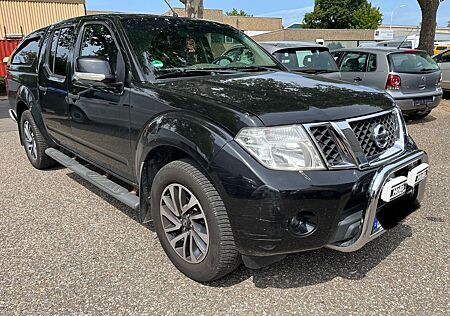 Nissan Navara Doppelkabine | 4x4 | Hardtop | AHK |