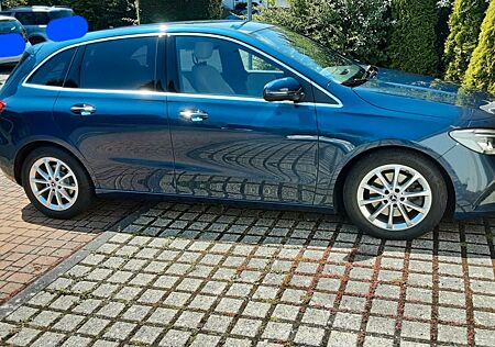 Mercedes-Benz B 220 4MATIC DCT -
