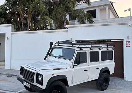 Land Rover Defender 110 Td4 7 places. Very good condition
