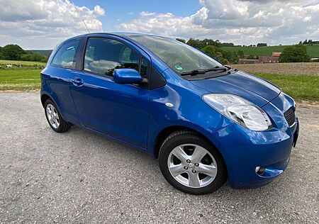 Toyota Yaris 1,3-l-VVT-i Executive, 1.Hand, TÜV neu