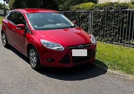 Ford Focus 1. Hand,Zahnriemen NEU. Scheckheftgepfl.