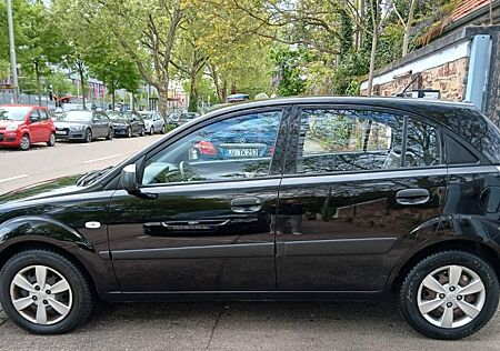 Kia Rio 1.4 Attract/Gepflegt/Tüv+Insp. neu