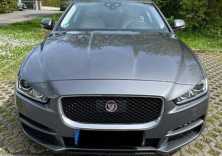 Jaguar XE 20t 200PS Portfolio Automatik Portfolio
