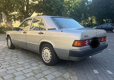 Mercedes-Benz 190 190E 2.0 Aut./ elektr. Schiebedach / Rostfrei