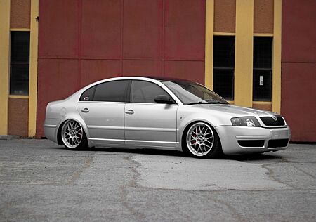 Skoda Superb gebraucht kaufen Skoda Superb 1 of 1 3.2 VR6