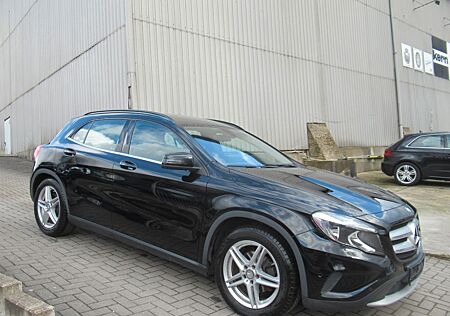 Mercedes-Benz GLA 180 GLA -Navi-AHK-PDC-8 x Alu-SHZ-2.Hand