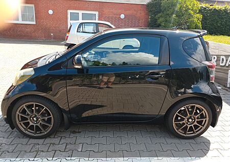 Toyota iQ + 1,0-l-VVT-i + Sehr gepflegt