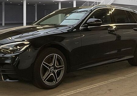 Mercedes-Benz E 300 T-Modell de 4Matic AMG LINE