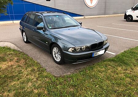 BMW 530D Sport touring Top Zustand Mpaket