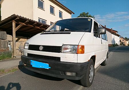 VW T4 Caravelle Volkswagen 2,5-l-Otto Standard