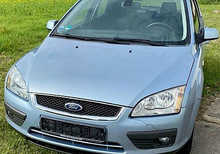 Ford Focus 1,6 Ghia Ghia TÜV Neu