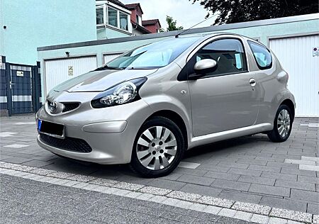 Toyota Aygo (X) AYGO/ KLIMA/ALUFELGEN/105000TKM/ALCENTARA