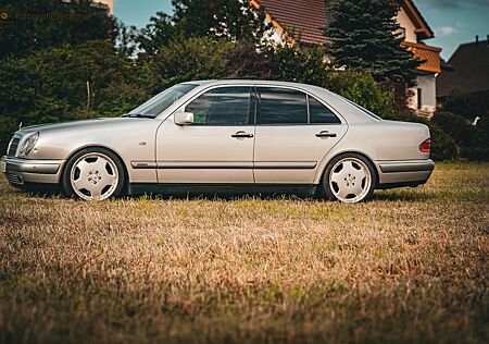 Mercedes-Benz E 320 ELEGANCE Elegance
