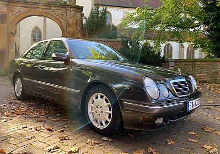 Mercedes-Benz E 270 CDI ELEGANCE