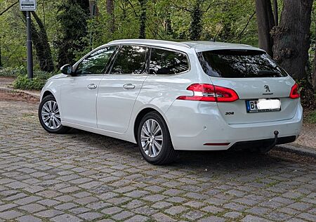 Peugeot 308 BlueHDi 130 EAT8 Allure SW Pano, AHK.