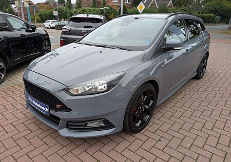 Ford Focus gebraucht kaufen Ford Focus Turnier 2.0 l EcoBoost ST mit Leder-Sport