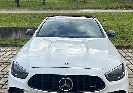 Mercedes-Benz E 300 e 4MATIC Autom. -